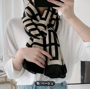 幾何学模様のスカーフ　