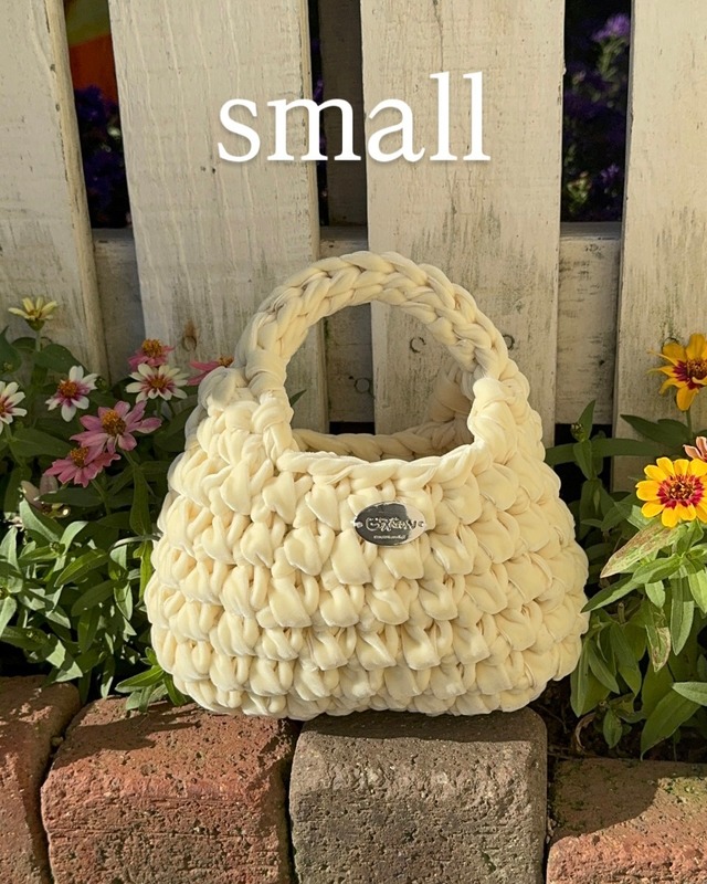 triangle velvet ribbon bag medium 《butter yellow》