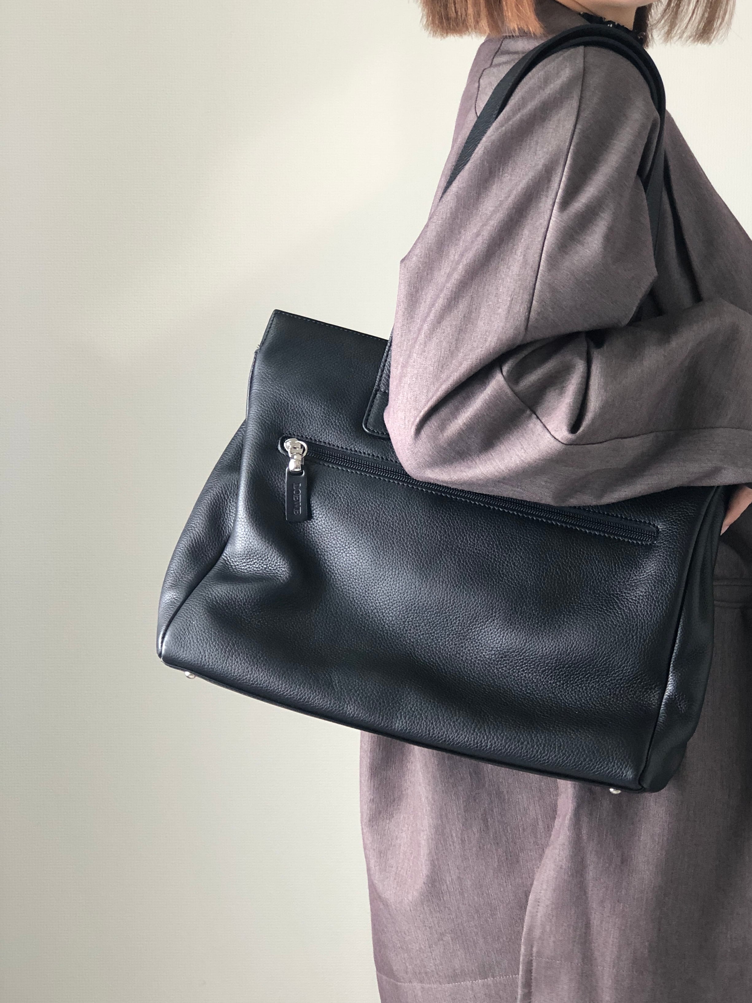 【中古】ロエベ ショルダーバッグ オールレザー ビンテージ ブラック 日本直送 名牌中古包 】LOEWE ロエベ ショルダーバッグ ブラック ロゴ