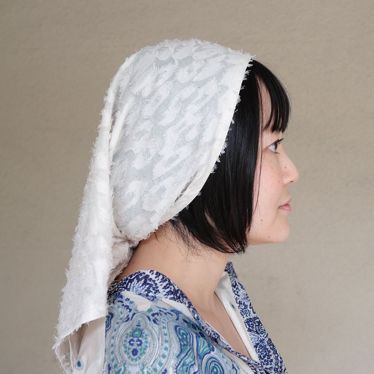 149.あの三角巾スカーフ(白レオパードジャガード)