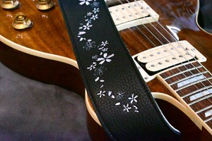 桜刺繍ストラップ　BK