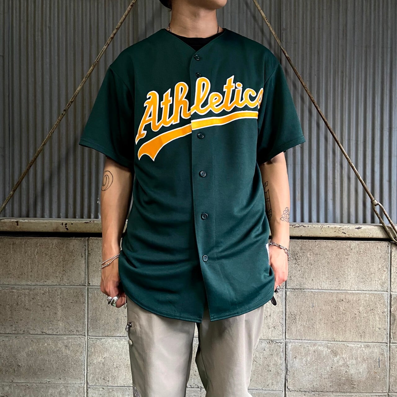 Athletics シャツ