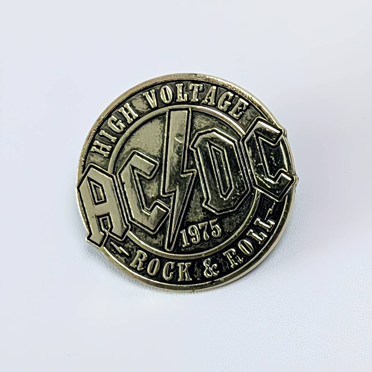 送料無料！ ★ピンズ PINS★ピンバッジ 【 AC/DC（エーシー・ディーシー）】 〚アメリカン雑貨 アメトイ〛