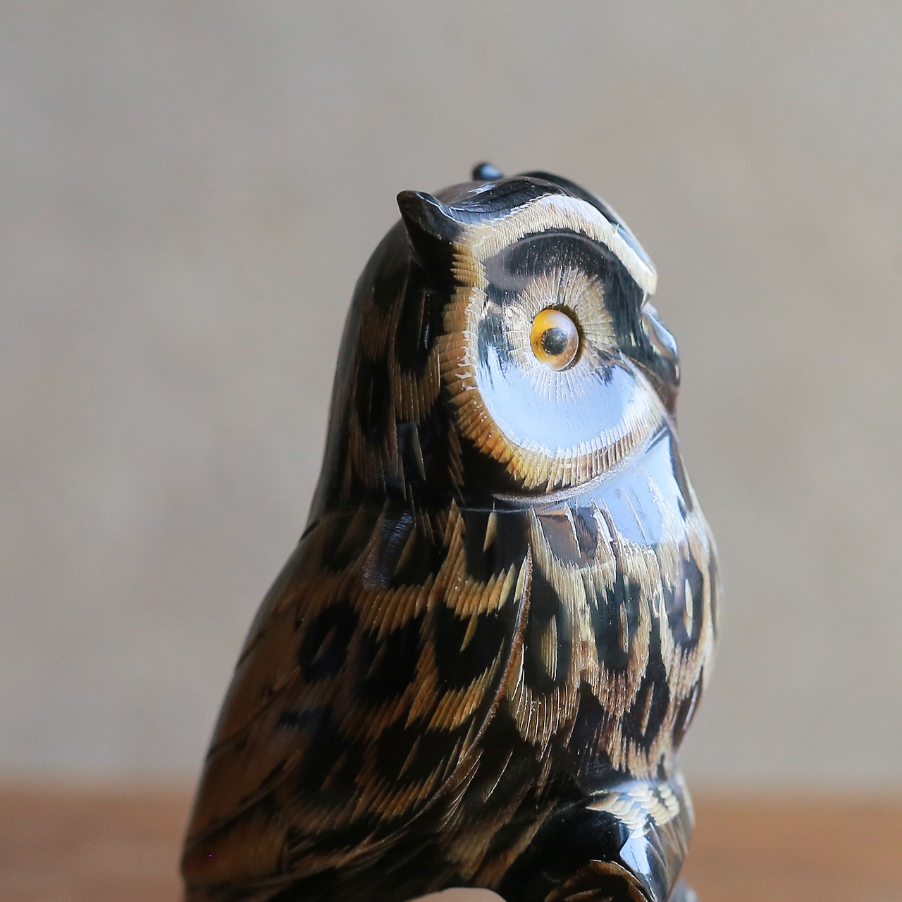 水牛の角で作られたフクロウ 18