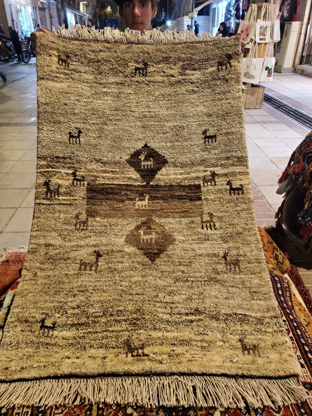 絨毯クエスト40【No.53】Gabbeh ※現在、こちらの商品はイランに置いてあります。ご希望の方は先ずは在庫のご確認をお願いします。