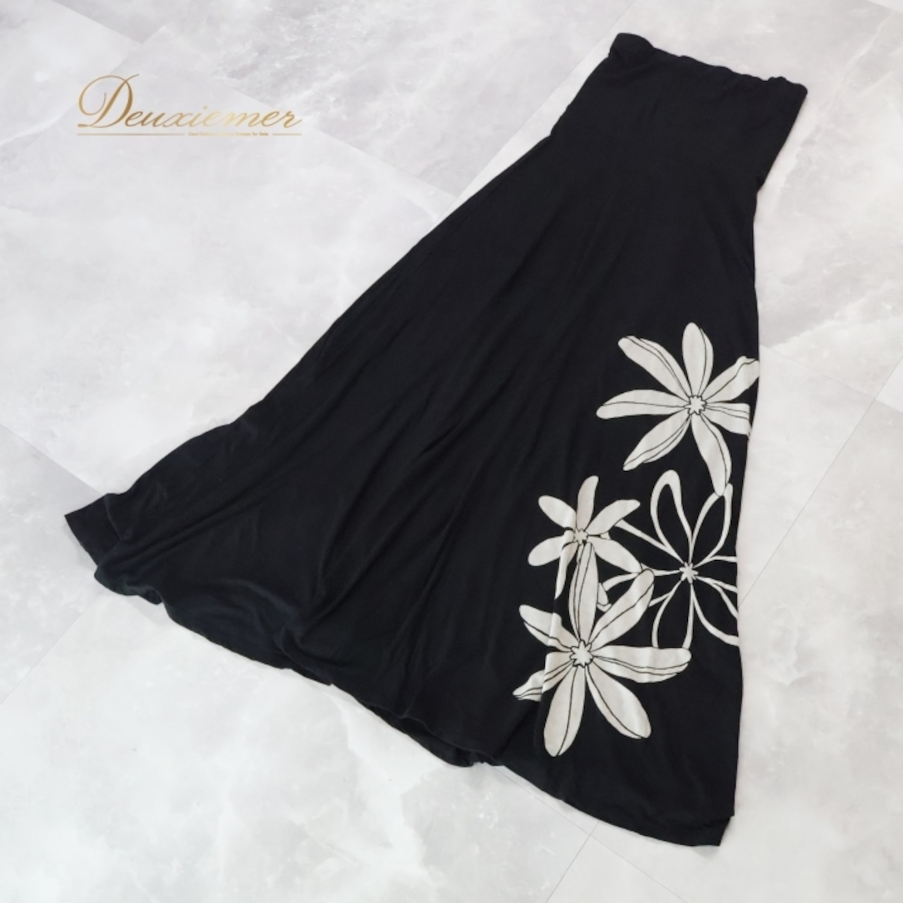 フラダンス 衣装 ワンピース ドレス ブラック系 イチオク ティアレ柄 ハワイアンプリント ICHIOKU アロハ フラ ダンス レッスン 練習 ホワイト系 黒 白 モノクロ シンプル ハワイアン 華やか かわいい おしゃれ 上品 大人っぽい フレアワンピース 春 夏 リゾート カジュアル ファッション エレガント ティアレ 花柄