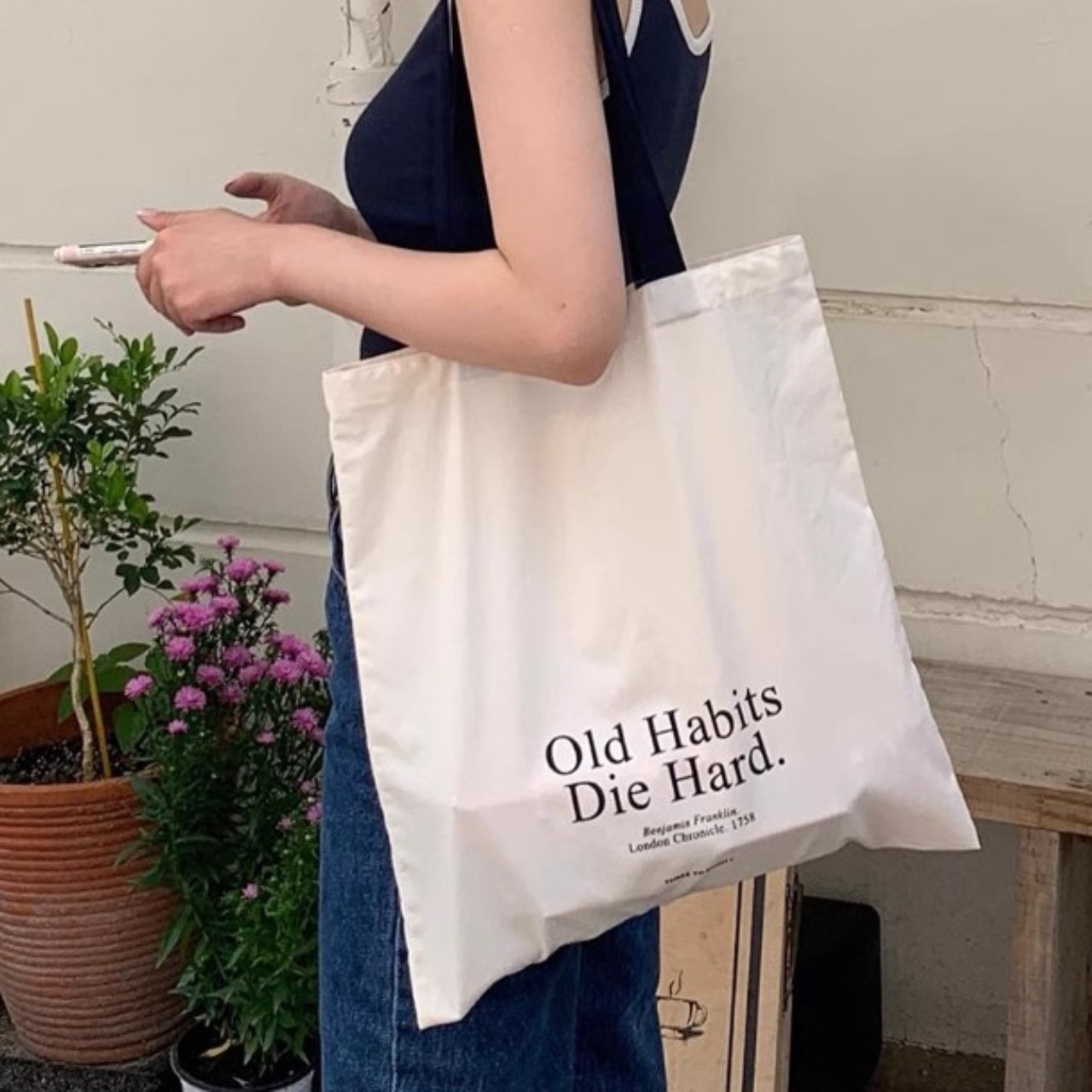 "Old Habits Die Hard"キャンバストート