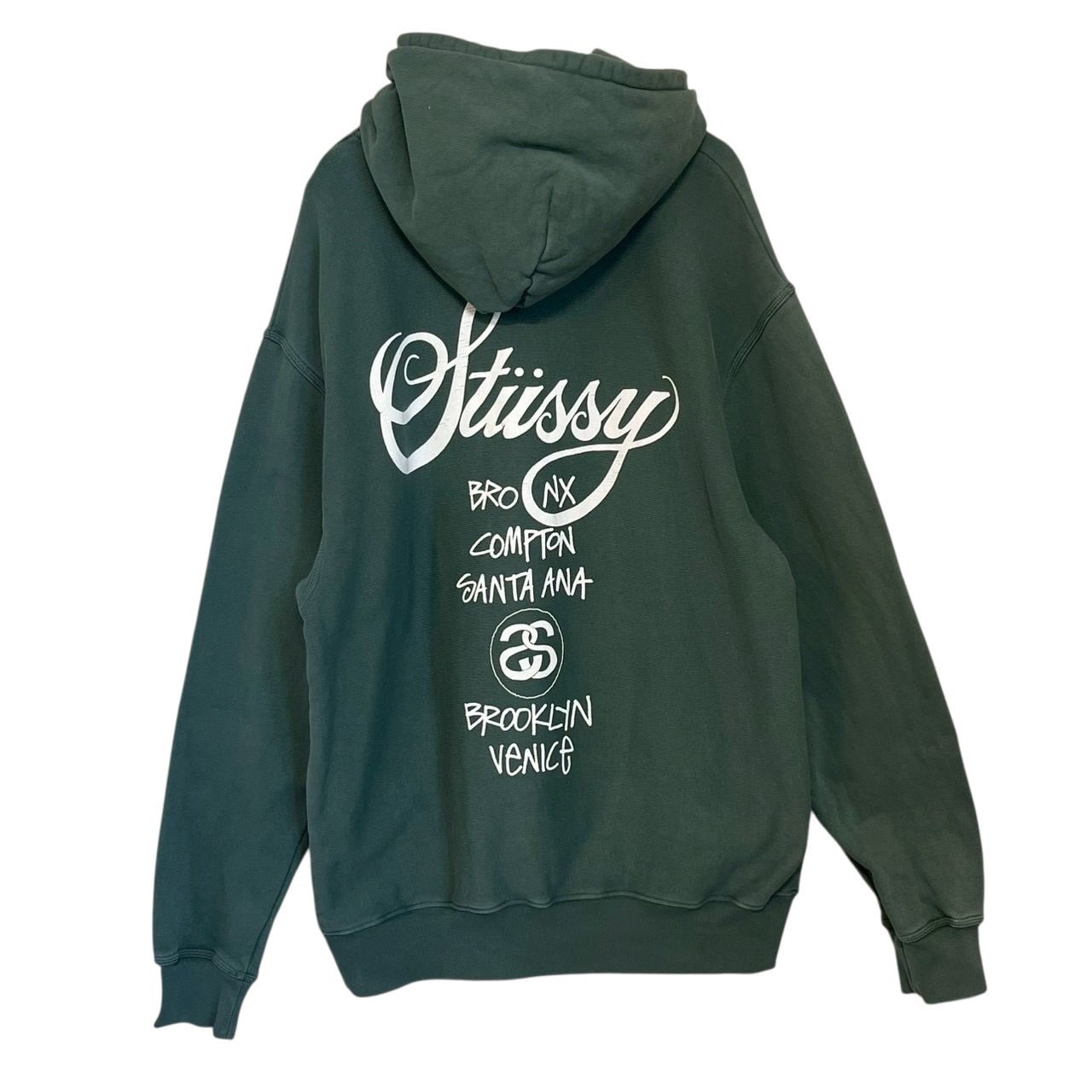 STUSSY ワールドツアー ロゴ プルオーバー パーカー STUSSY ワールドツアー ロゴ プルオーバー パーカー ステューシー