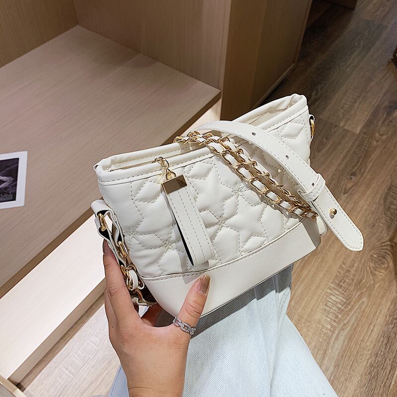 小さなバッグ女性バッグ2020新しいトレンディなワイルドチェーンシングルショルダーメッセンジャーバッグネット赤ファッション刺繍糸迷子バッグ Tiancai_Wing_Bag4530677