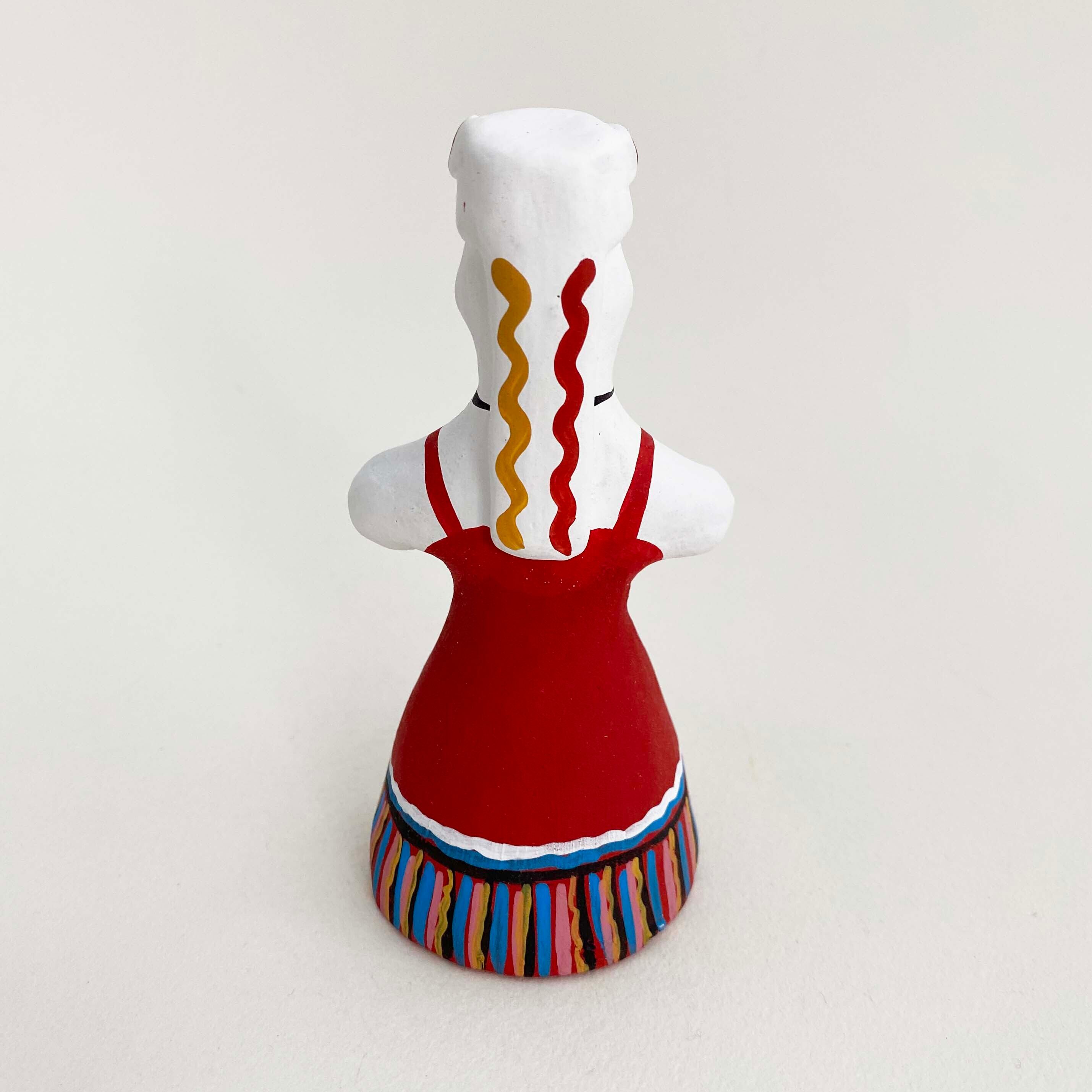 カルゴポリ泥人形（赤いドレスの女の子）