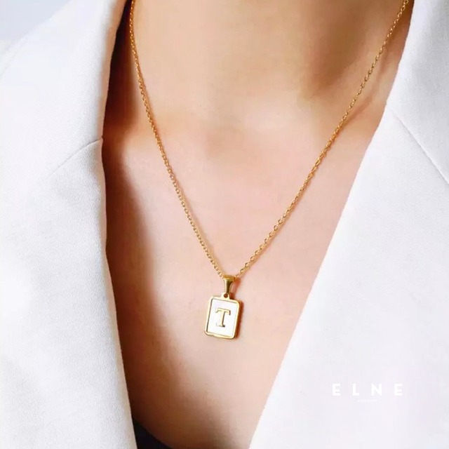 シャインイニシャルシェルネックレス