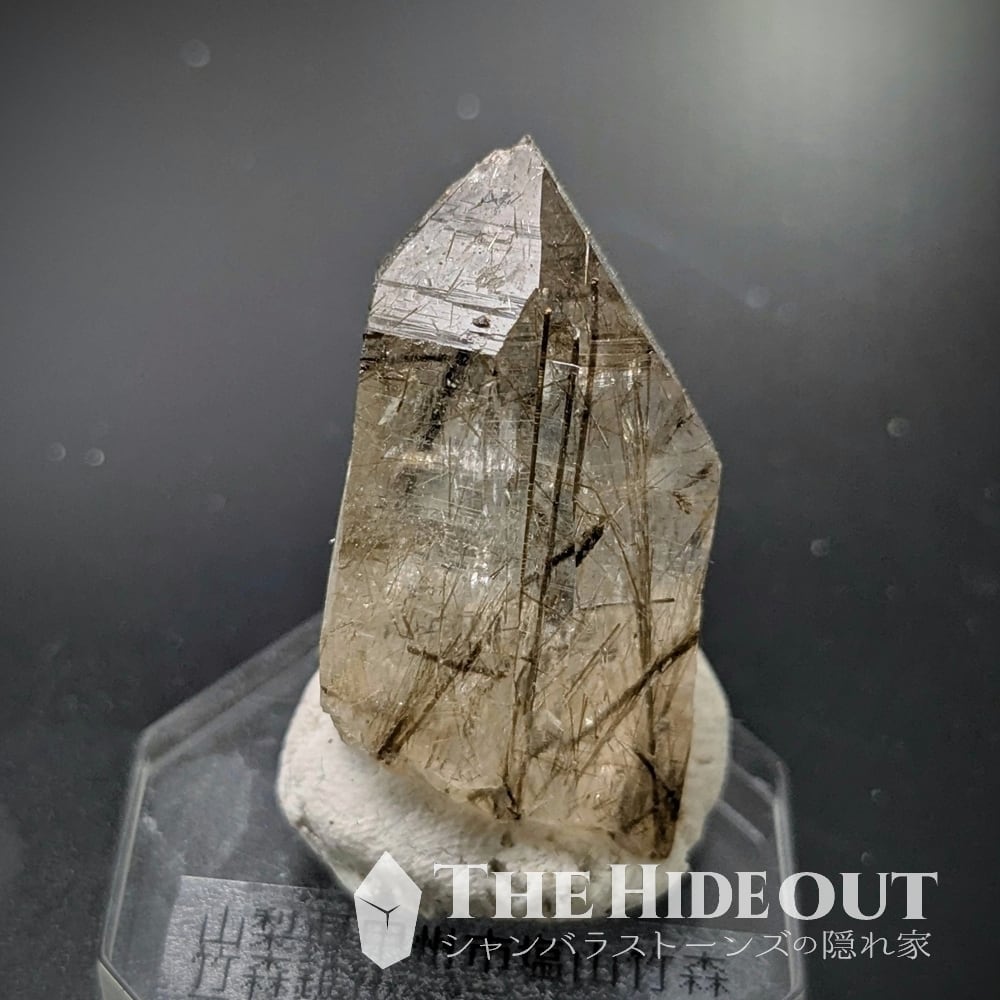 日本国産鉱物標本032 山梨県甲州市塩山竹森産草入り（苔土電気石入り