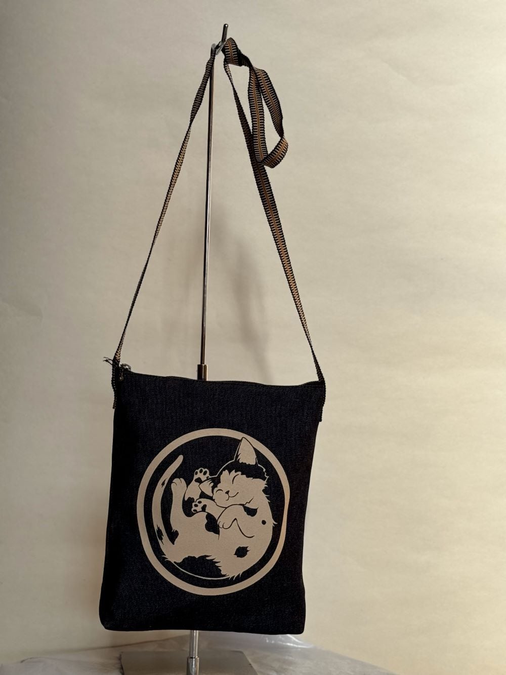 岡山デニム「にゃおとら」ポシェット（A） Japanese denim pochette (A