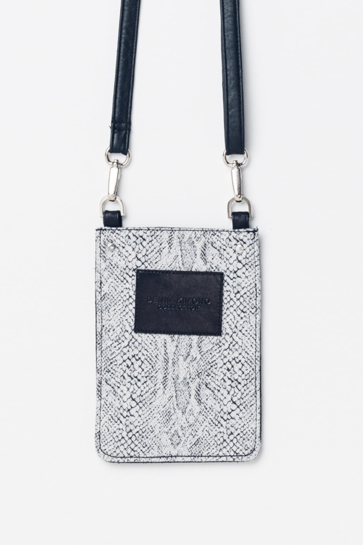 【ホワイトパイソン×ブラックレザー】岡山デニムと本革仕立ての『ミニマルバッグ』
