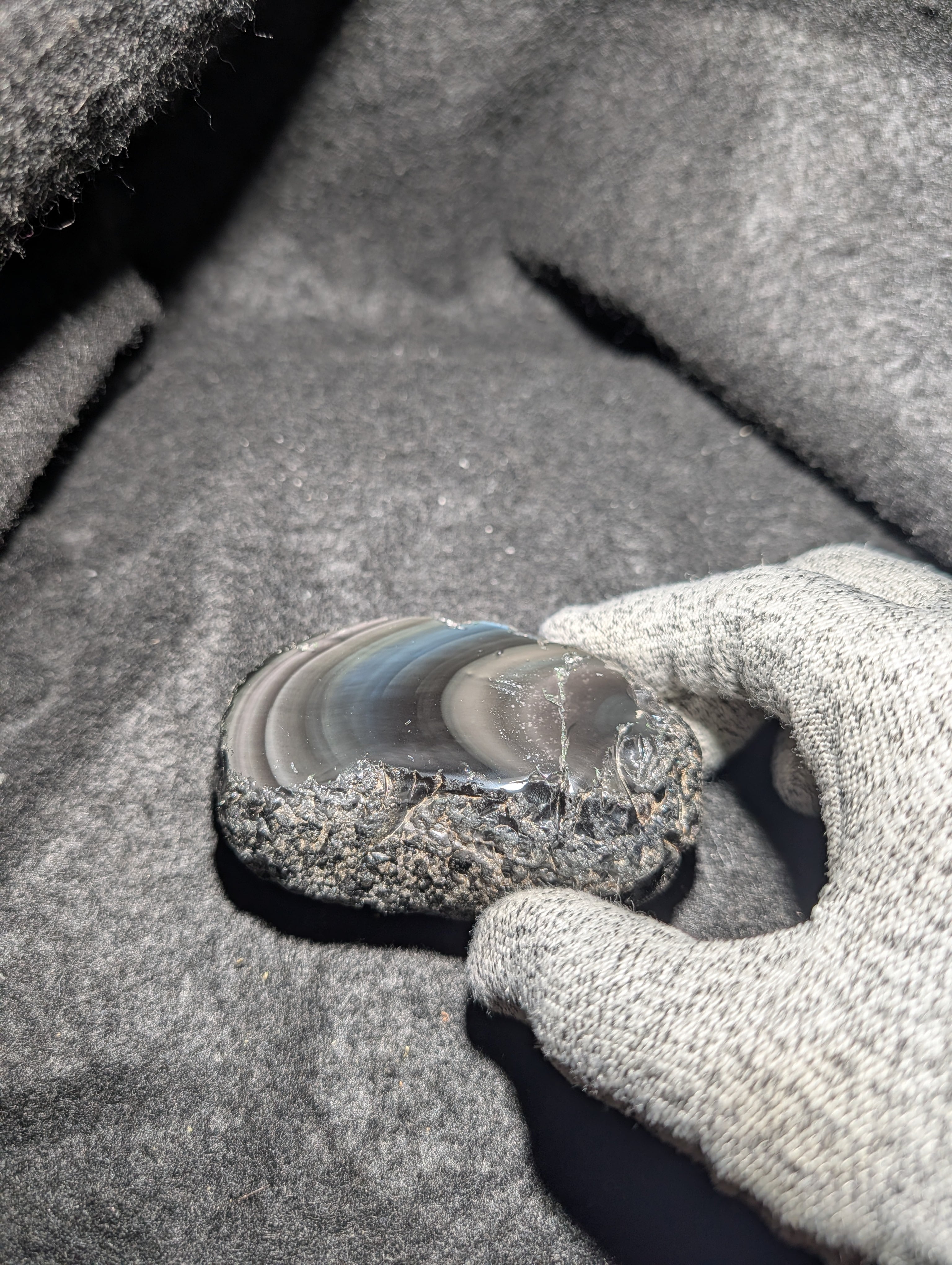 深青の光を宿す黒曜石（両面研磨品） | 玲瓏石工房 - Reiro Stone Studio