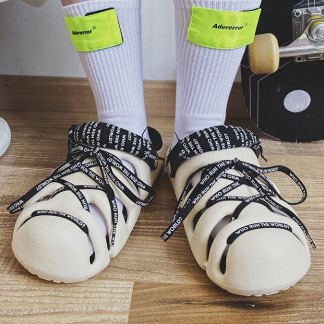 【予約販売】サンダル メンズ レースアップ スリッパ ブラック/ホワイト モノトーン カジュアル スポーティー ビーチサンダル 靴 お洒落 ストリート 韓国 25cm/25.5cm/26cm/26.5cm/27cm/27.5cm