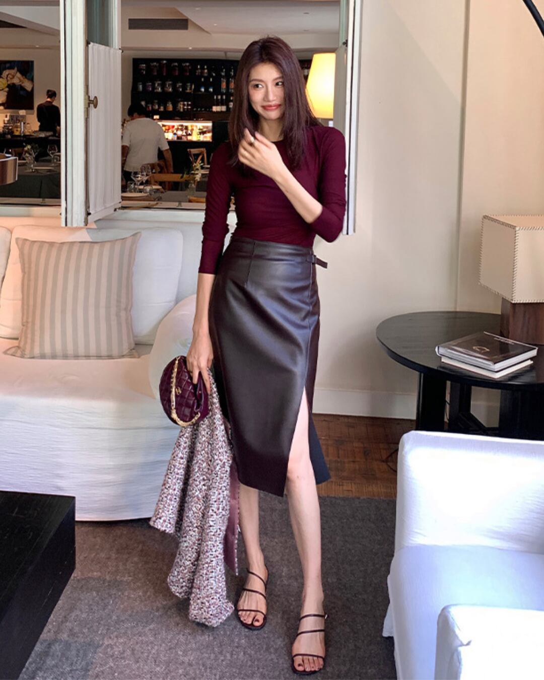 フェイクレザーミディスカート A25090