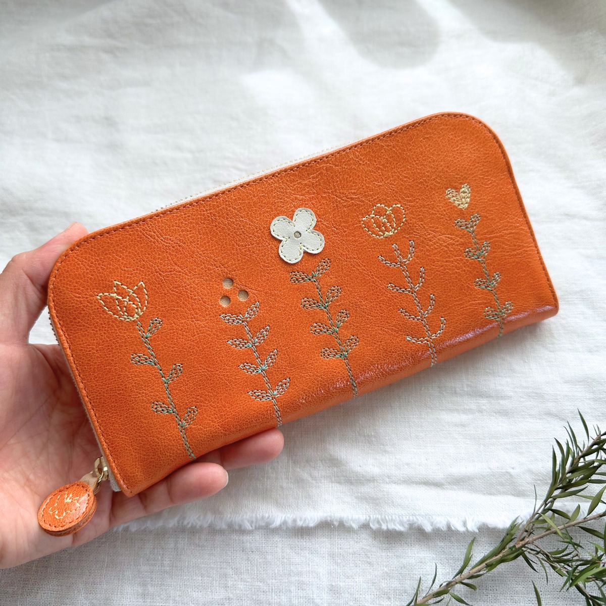 刺繍革財布『LIFE』つやORANGE（ヤギ革）☆スリムタイプ☆ラウンド
