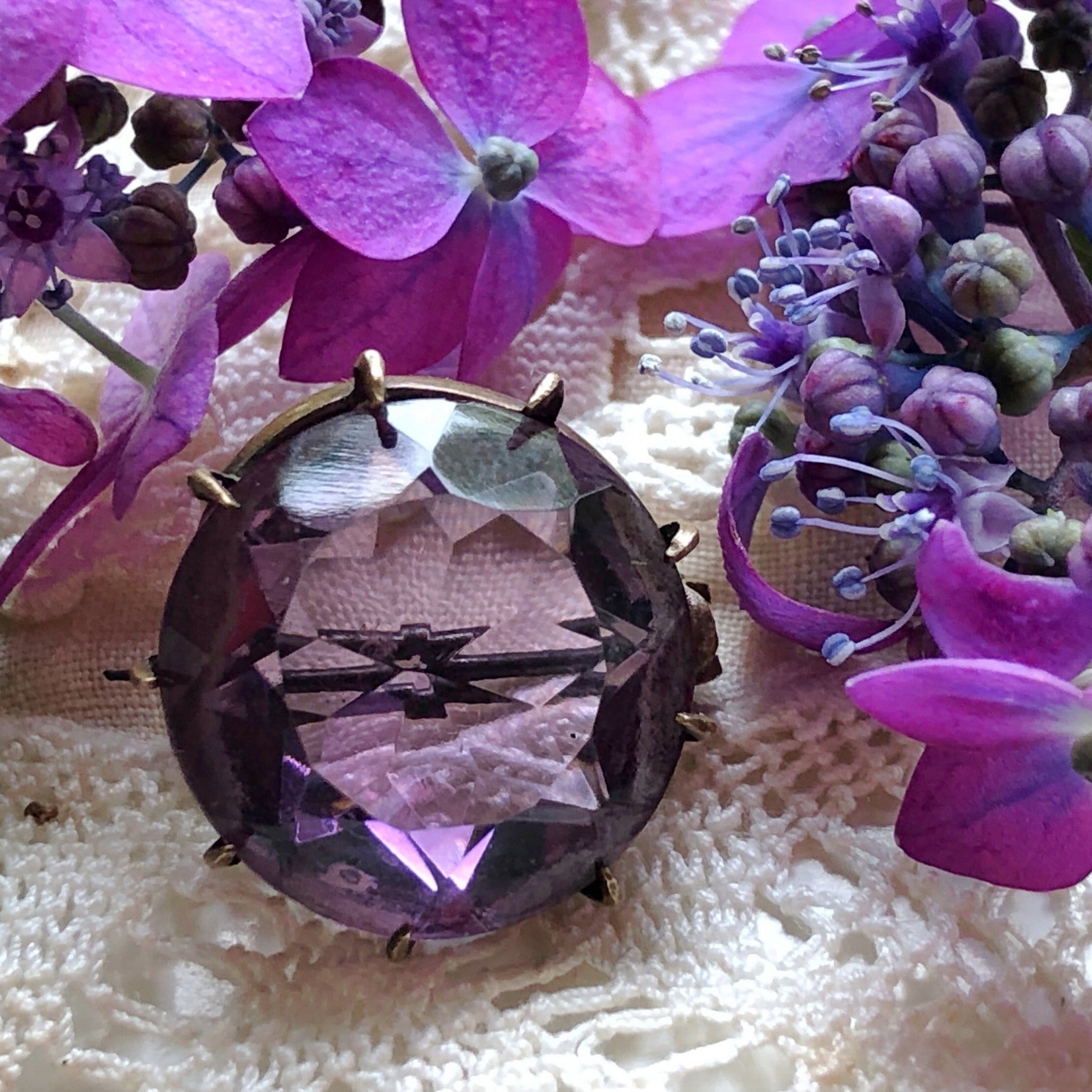 アメジストブローチ