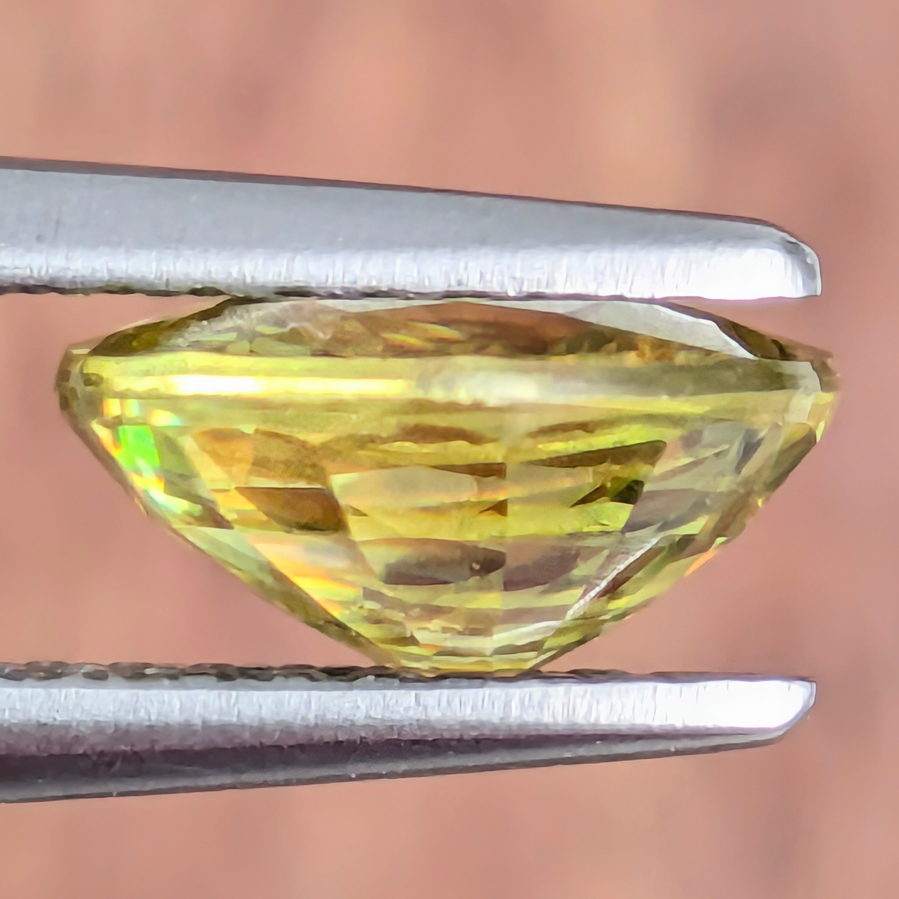 スフェーンルース マダガスカル産 【1.64ct】 PRO207963 | Gem's