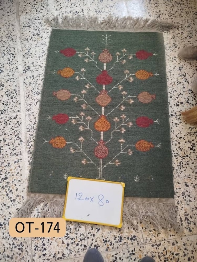 2026年 織りたてギャッベ【No.174】 ※現在、こちらの商品はイランに置いてあります。ご希望の方は先ずは在庫のご確認をお願いします。