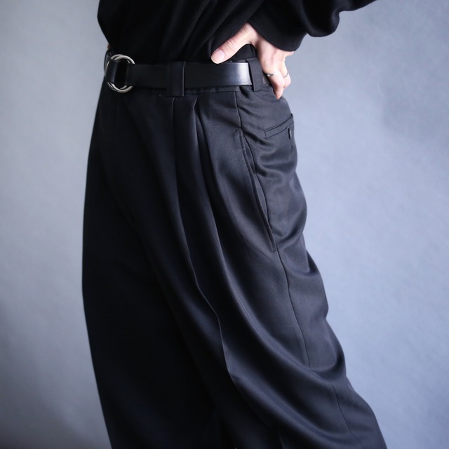 3-tuck tapered silhouette black wide slacks