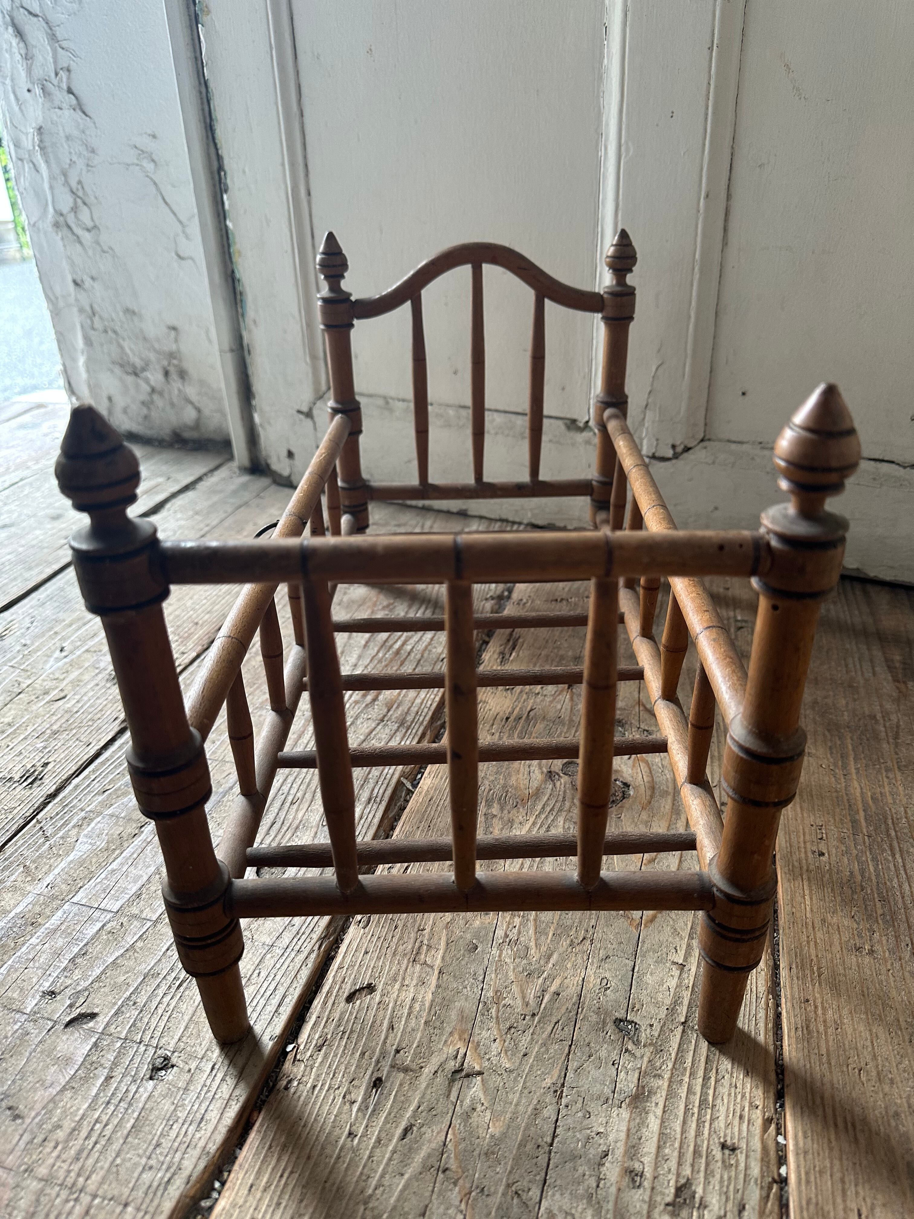 木製ドールベッド ブラウン | Brocante de La Cocotte （フランス