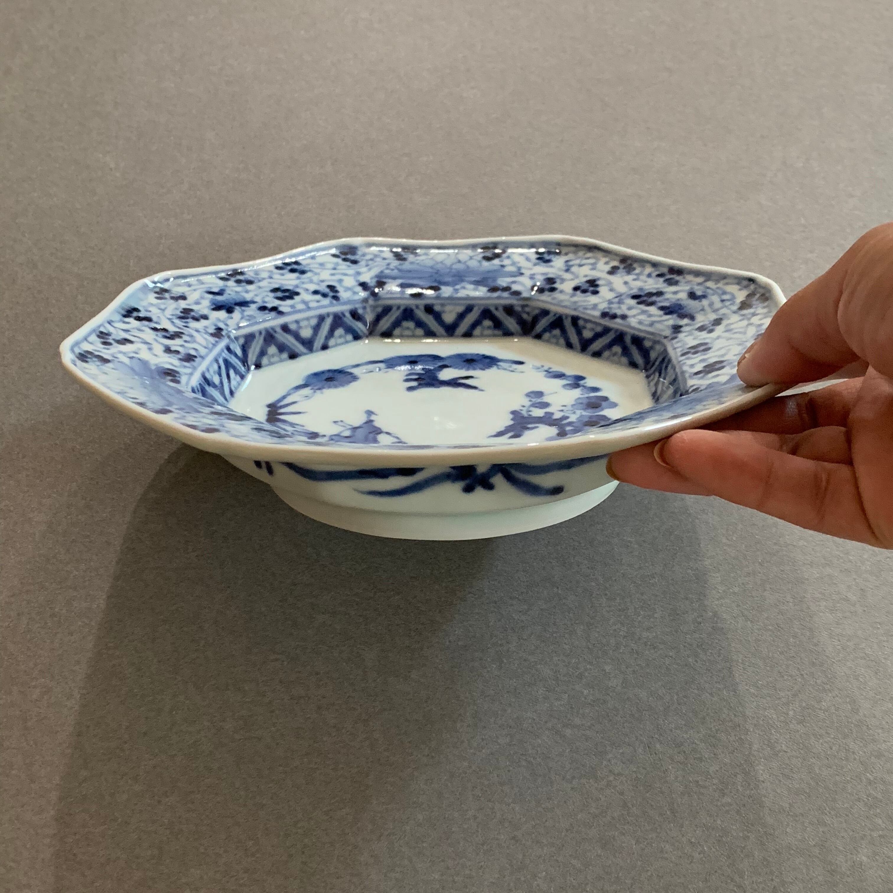 花唐草文 八角7寸皿《岩永 浩》 | 24to3［西富陶磁器オンラインストア