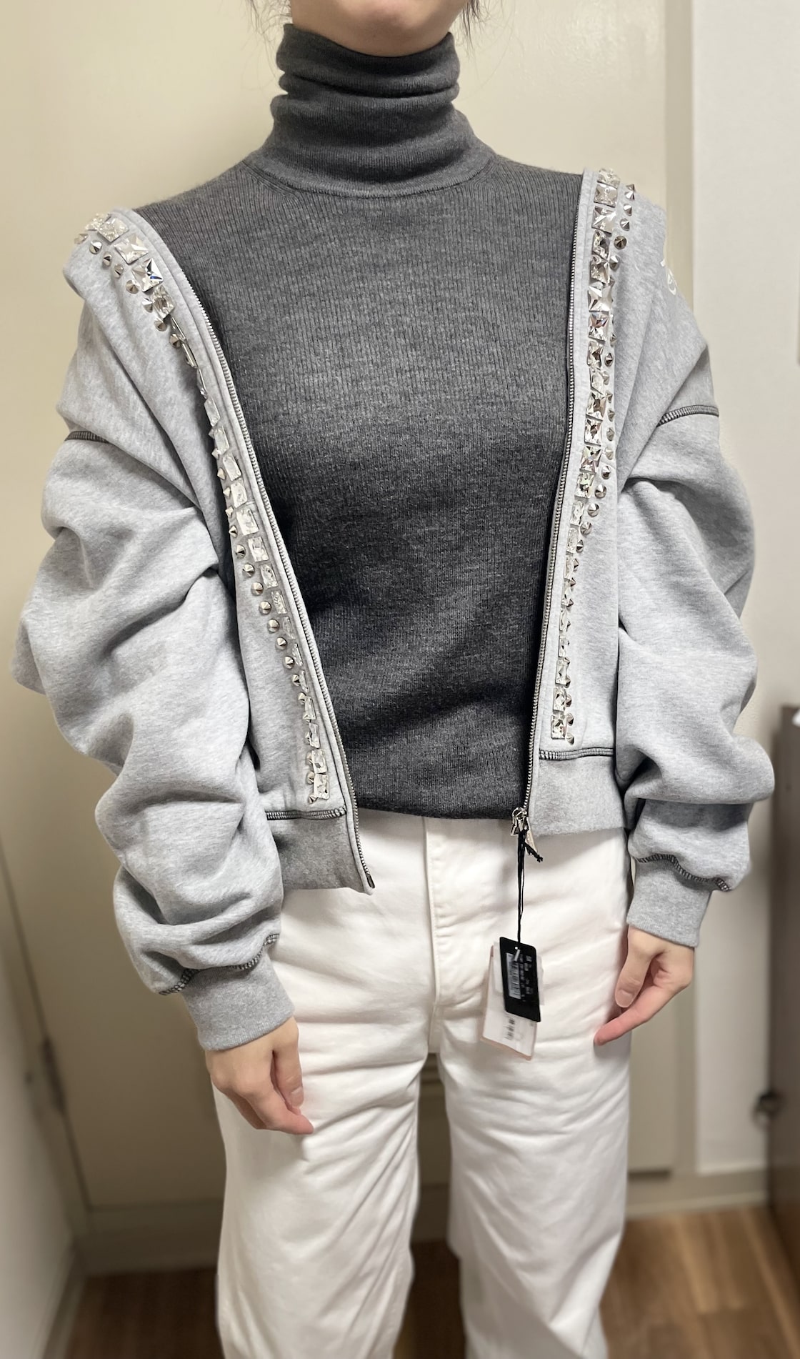 MIUMIU スタッズ ビジュー パーカー 激レア! | Pay ID MIUMIU スタッズ ビジュー パーカー 激レア! | Pay ID