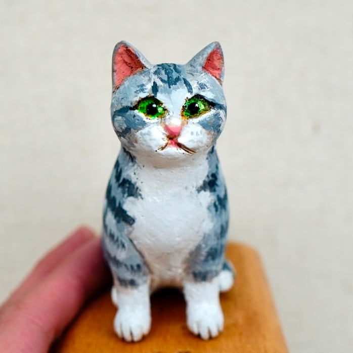 グレーの猫の木製置物　桐　手彫り 木彫り猫 86 | Forest cat