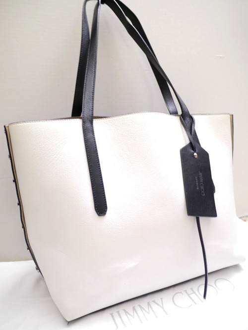 2016★JIMMY CHOO ジミーチュウ PIMLICO INSIDE OUT ロックスタッズ 大容量 レザー トート バッグ 白x黒★ サイドのロックスタッズが主張♪