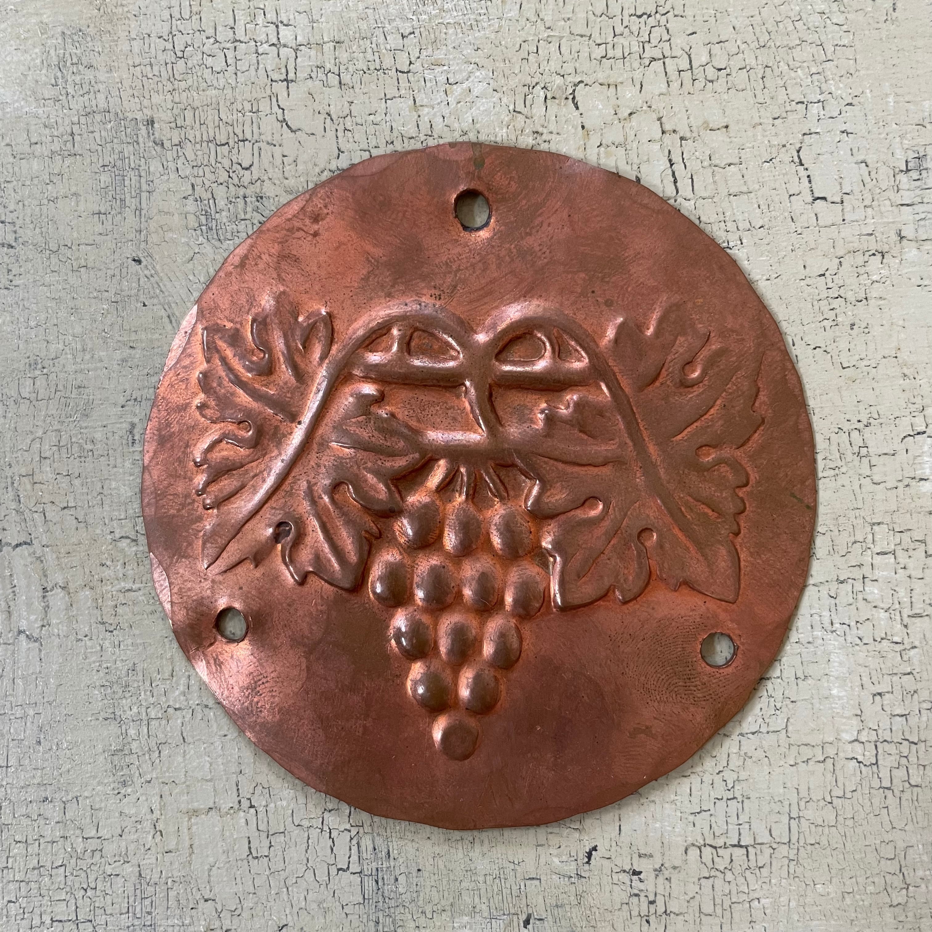 ブドウ模様の銅の飾り