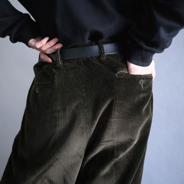 "NAUTICA" 2-tuck tapered silhouette deep moss green wide corduroy pants