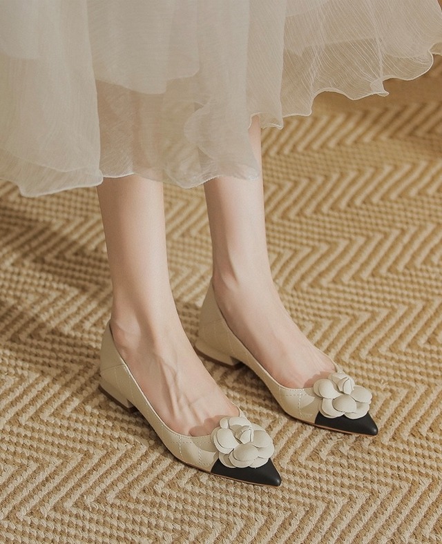 バイカラーカメリアキルティングパンプス