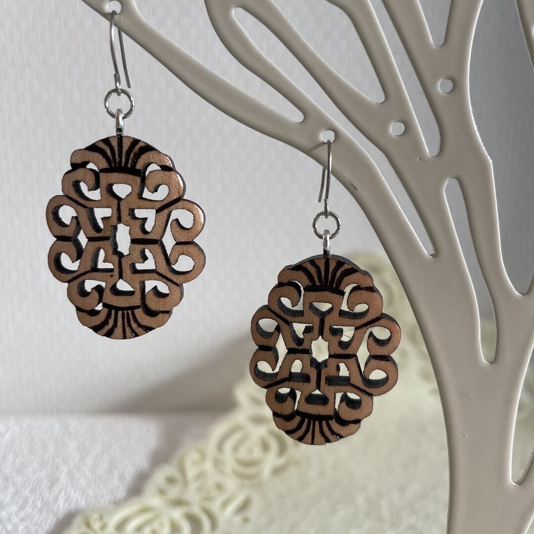 【工芸品】木彫りカブトムシアイヌ模様　ブローチ Yahoo!オークション - 木彫りアイヌ模様女性ブローチ6個セット