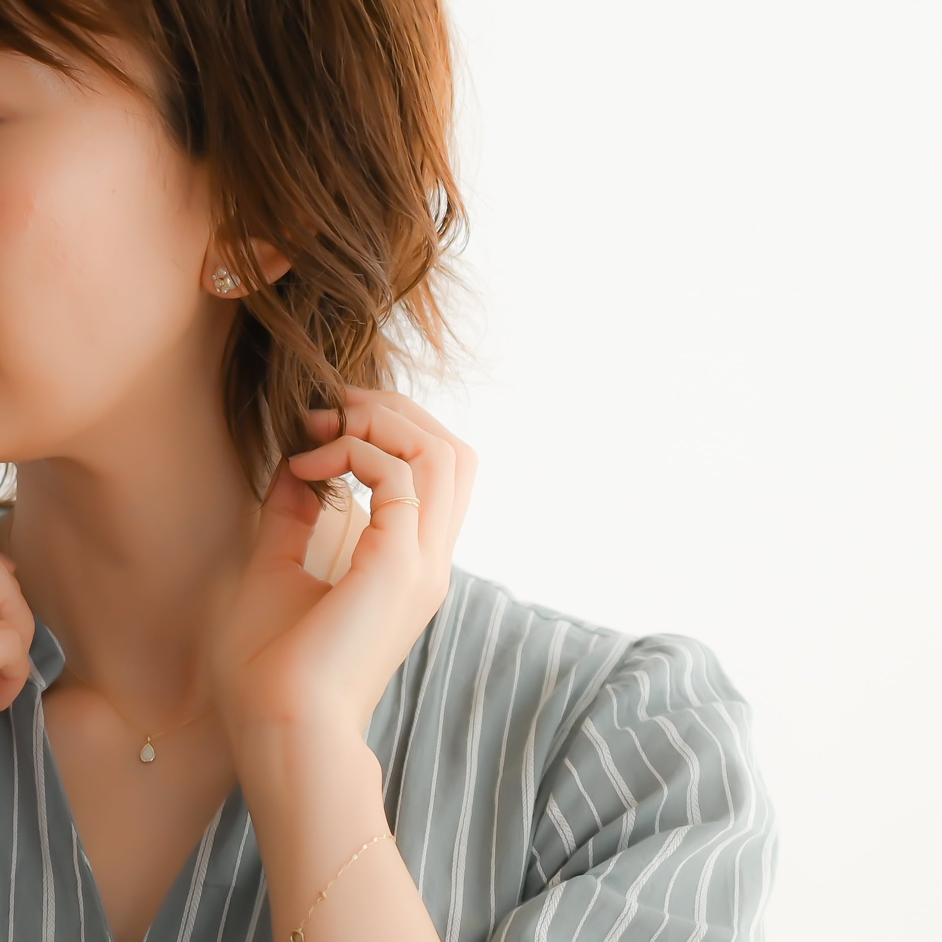 white opal bijoux pierce（樹脂ﾉﾝﾎｰﾙｲﾔﾘﾝｸﾞ対応可） | naotjewelry 身