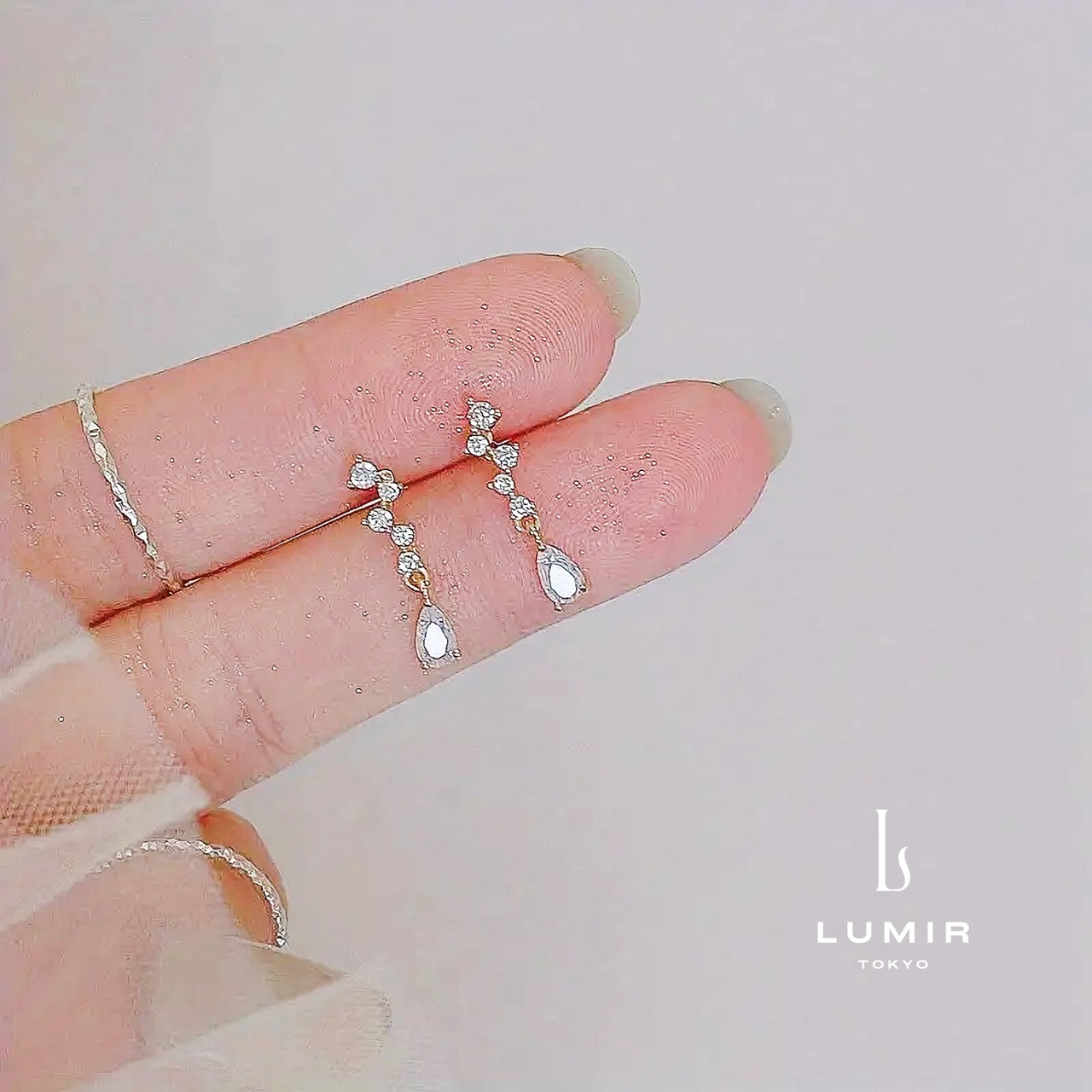 フェミニンドロップジルコニアピアス