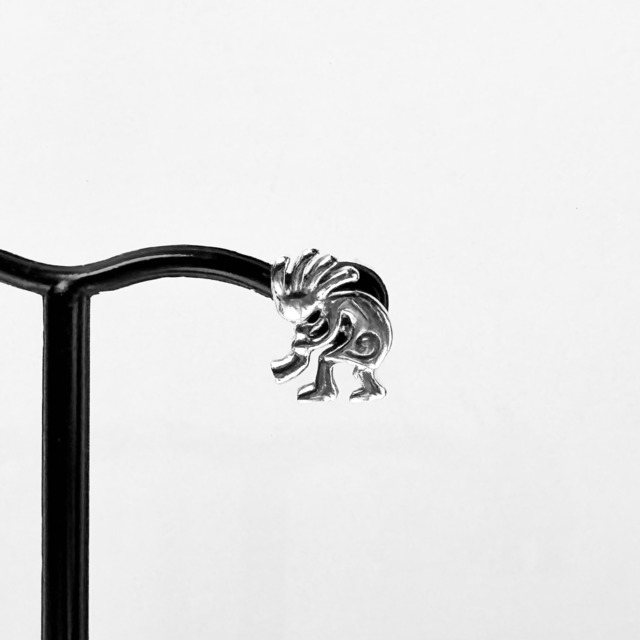 ココペリスタッドピアス