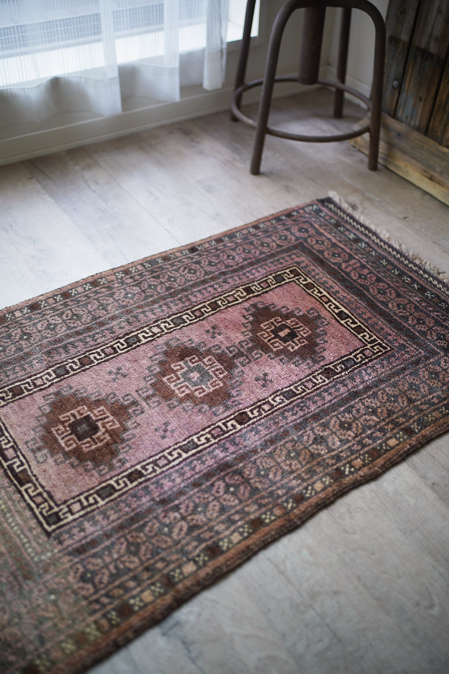 316】Semi Antique Afghan Baluch rug 1940's | ヴィンテージラグ専門
