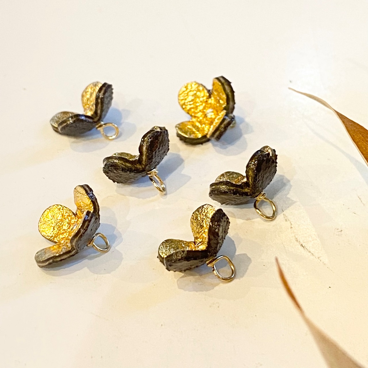 再販【アウトレット3D立体レザーフラワー】カランコエ(ピン付きタイプ）ゴールド6個セット - 2