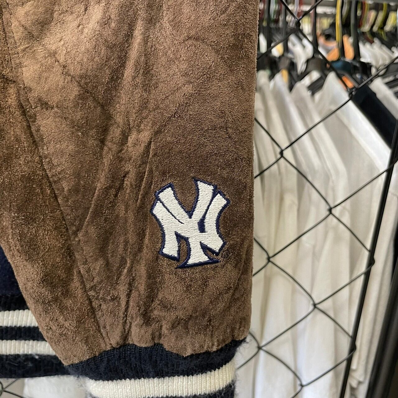 ニューヨークヤンキース　スタジャン　コットンジャケット　刺繍ロゴ