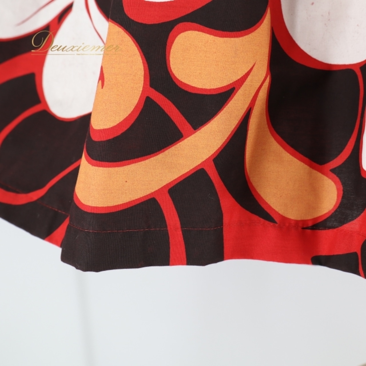 フラダンス 衣装 パウスカート レッド系 セキノレーシングスポーツ 日本製 プルメリア柄 ハワイアンプリント 日本製 アロハ フラ ダンス レッスン 練習 シングル スカート フレア 華やか 鮮やか かわいい おしゃれ 大人っぽい 赤 黒 白 橙 ブラック系 ホワイト系 オレンジ系 フラダンス スカート フラダンス衣装 日本製 プルメリア柄 ハワイアン柄 ダンスレッスン 練習用 スタイリッシュ カジュアル おしゃれ レディース 赤系スカート ブラック系スカート かわいいデザイン