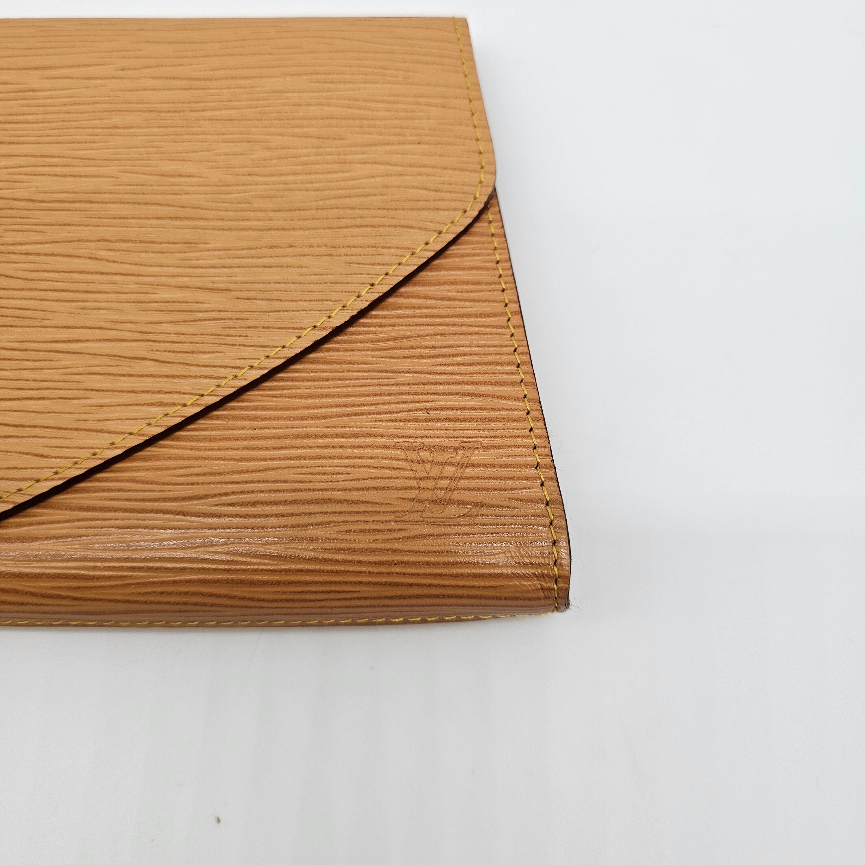 ルイヴィトン　Louis Vuitton エピライン ウィニペグ　クラッチバッグ 希少カラー】Louis Vuitton エピライン ウィニペグ クラッチバッグ