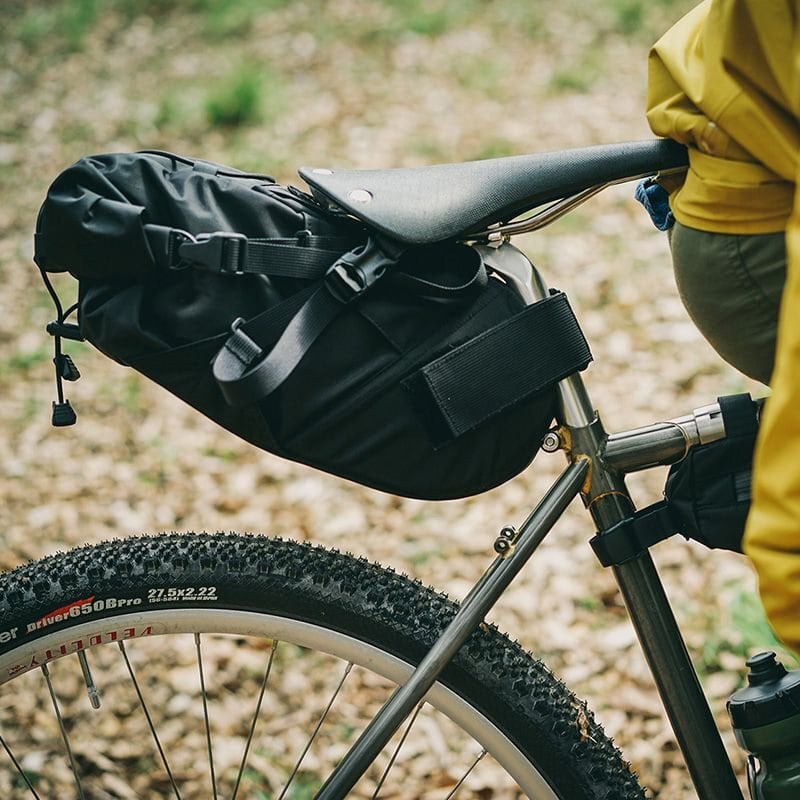 FAIRWEATHER】 SEAT BAG (X-PAC/COYOTE) | Humhumhug Online Shop