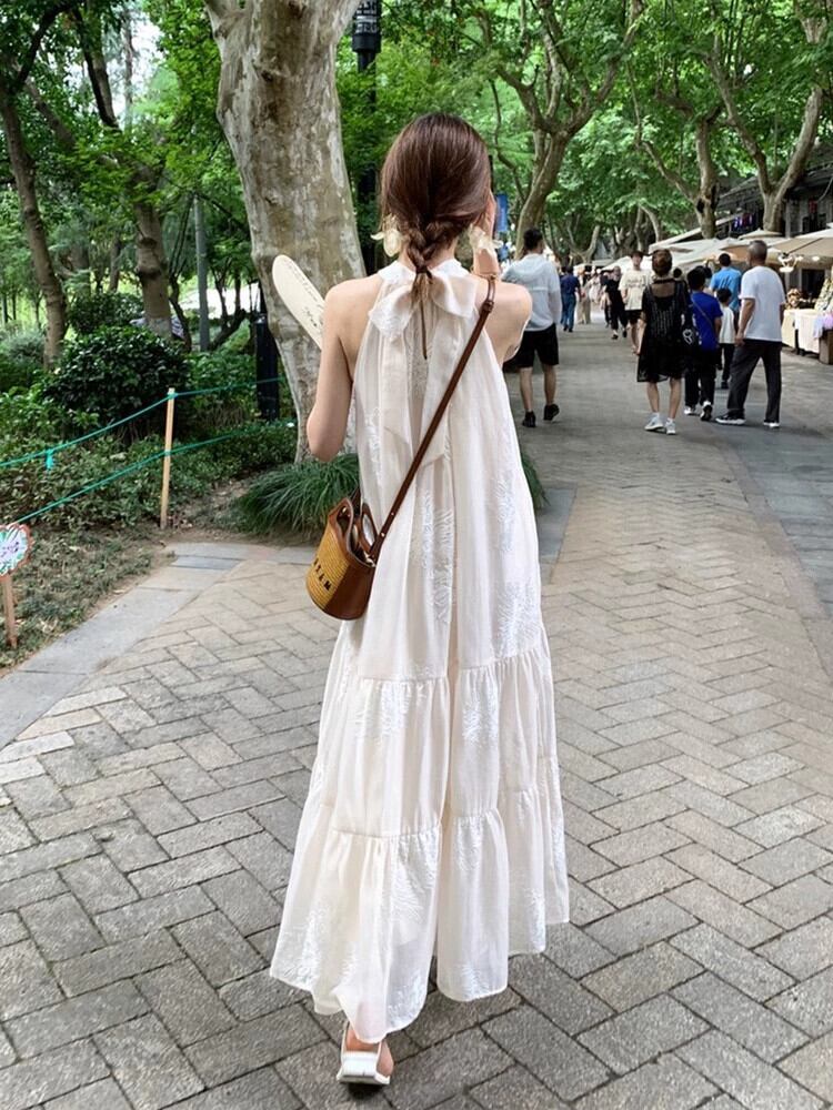フレンチレトロホルターネックドレス女性 2024 夏の新純粋な欲望 フレンチレトロホルターネックドレス女性 2024 夏の新純粋な欲望