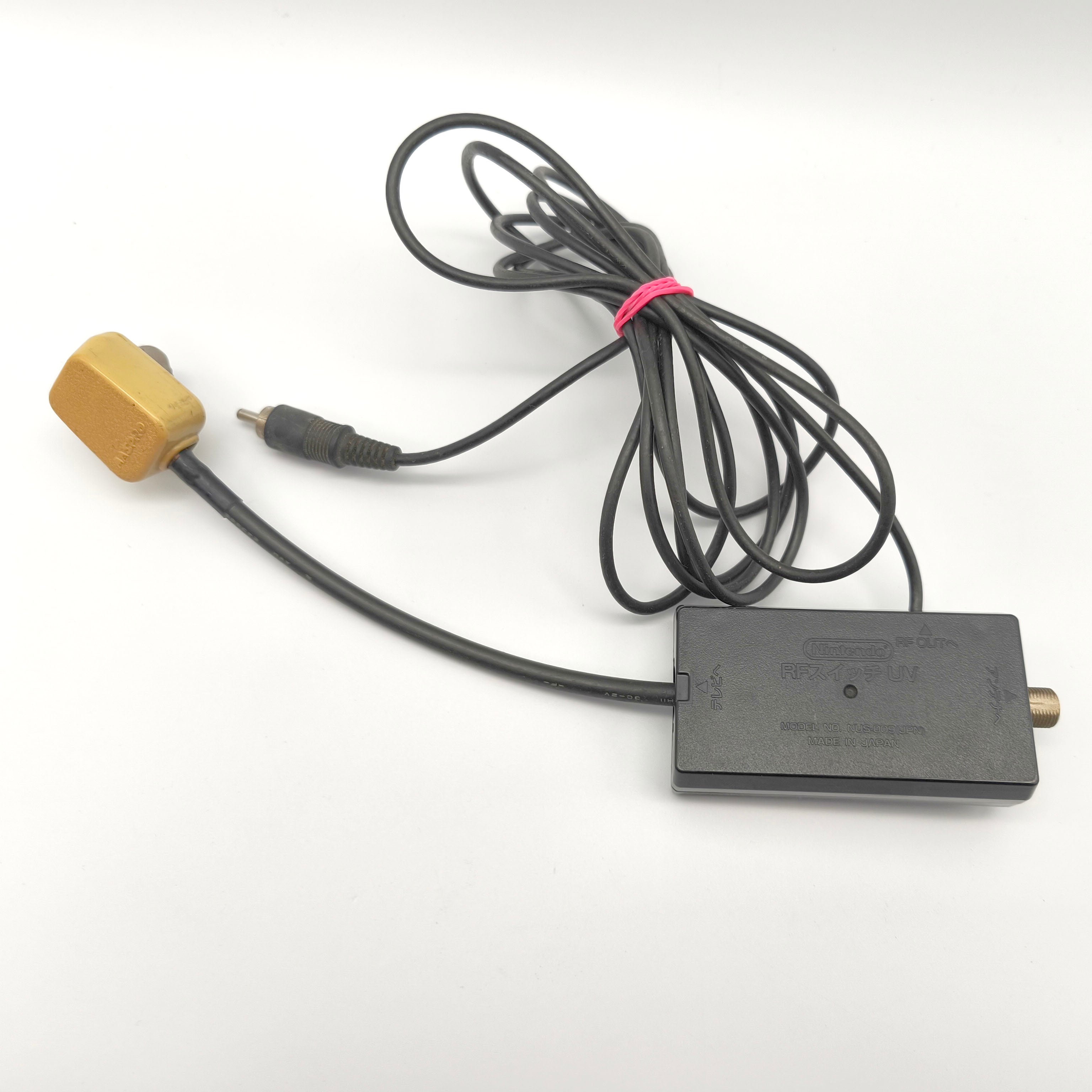 Nintendo(任天堂)・ファミコン本体・正常動作確認済・HVC-001・No