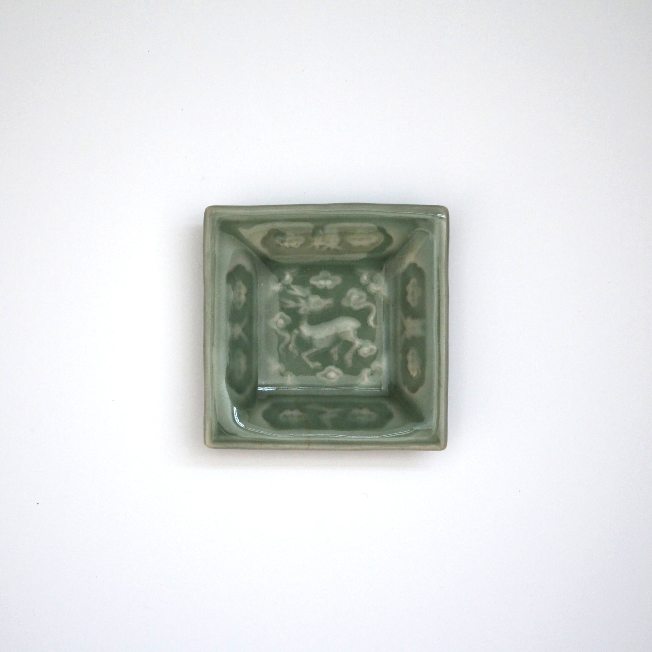 アンティーク 古九谷白磁の陽刻文字模様の輪花皿 d22.1cm Antique