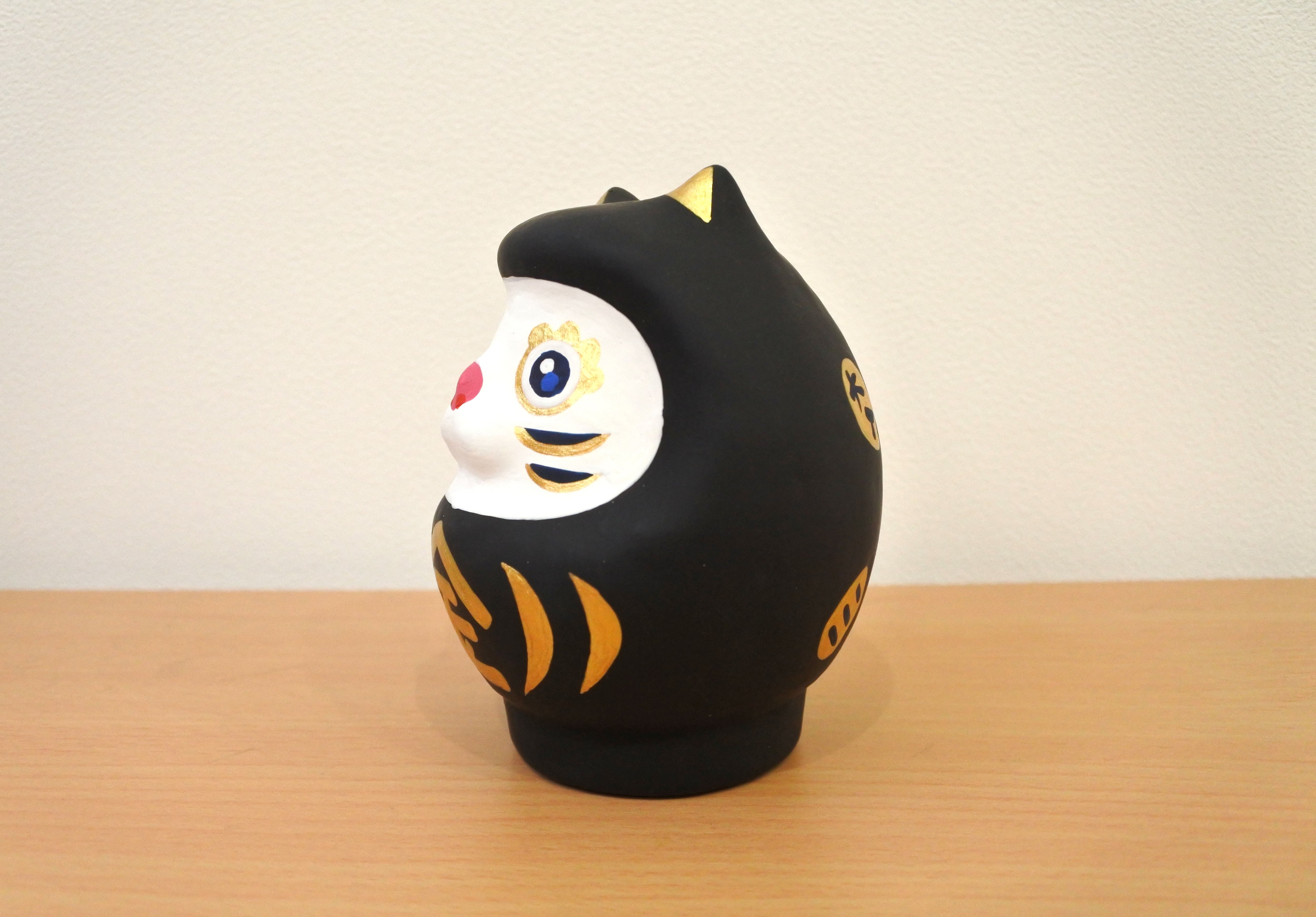 開運ねこだるま 黒金 | ai sayama