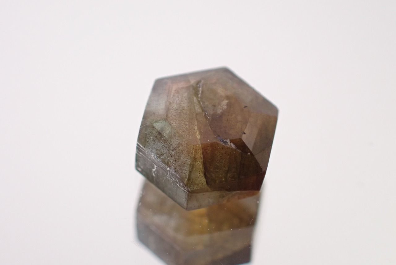 マダガスカル産ラブラドライト　1.22ct　 [D9-86]