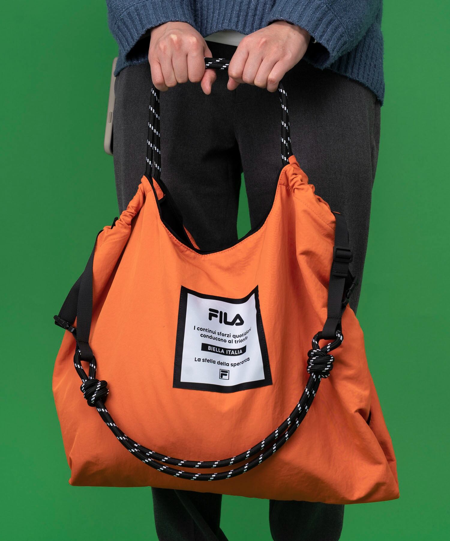 ユニセックス向けのブランドをメインにした、カジュアルな洋服や服飾